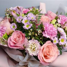 pink seasonasl  ( Flowers may vary)
